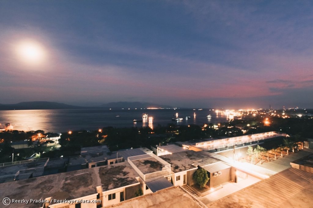 Selat Bali Malam Hari