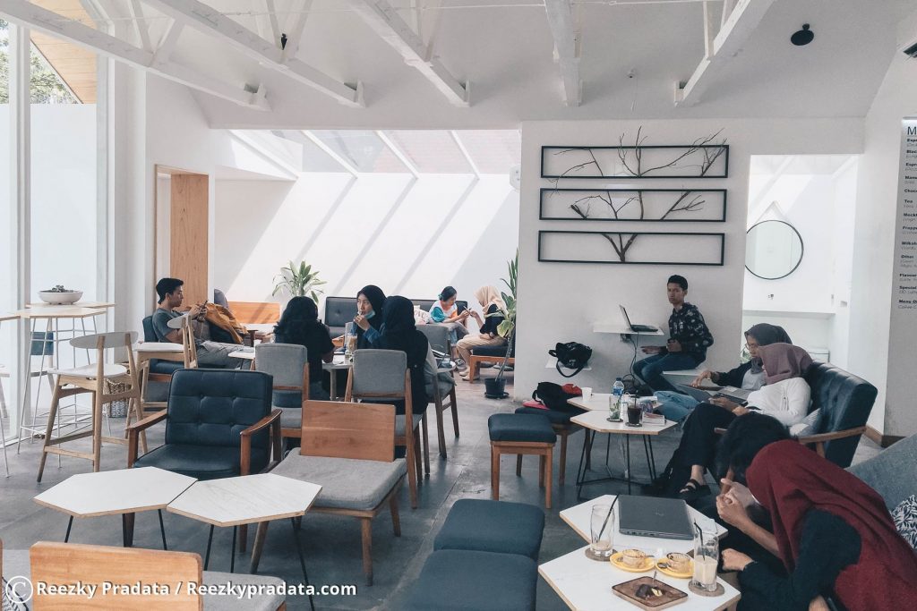 Serunya interior Kofitére Artisan Cofee